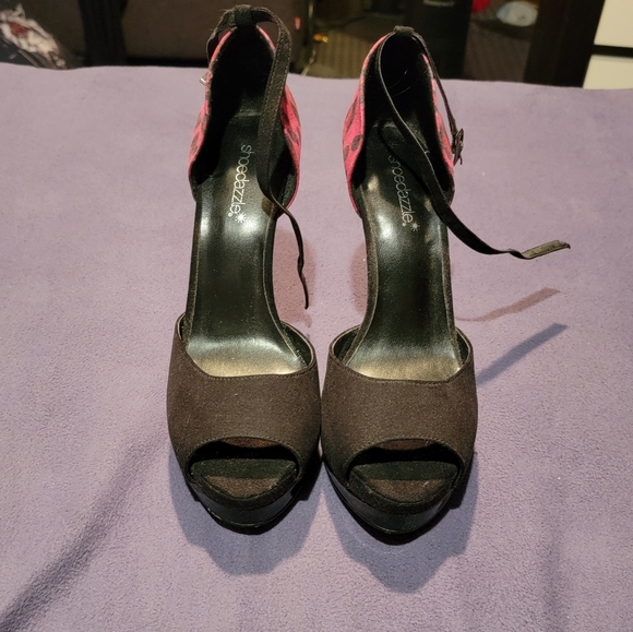 Womans high heals - Picture 2 of 2